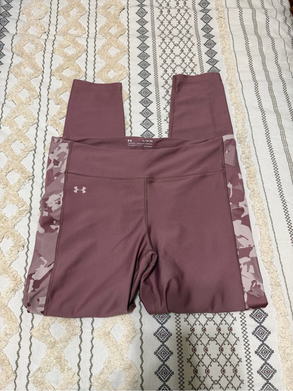 Under Armour HeatGear Mauve Leggings with Mauve Camo Side Panels